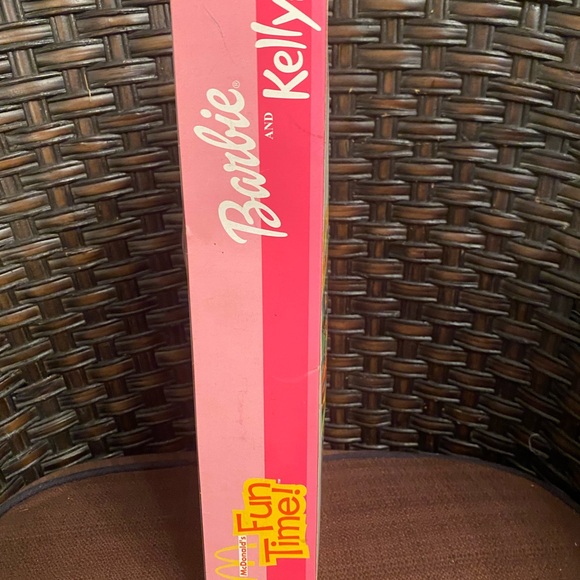 Collector’s 2001 Barbie and Kelly - McDonald’s Fun Time - Picture 6 of 7